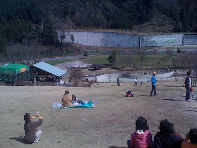 100404平成榛原子供のもり公園2_芝生広場.jpg