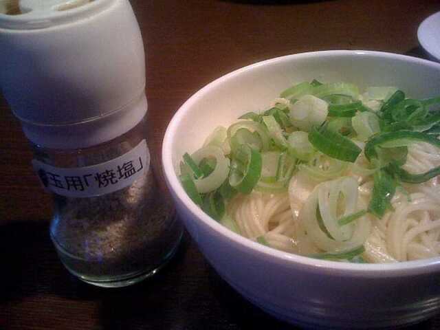 110122_河童ラーメン本舗 押熊店_替玉（100円）＋替玉用焼塩.jpg