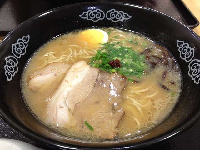 111230_ラーメンくーた_元気とんこつ525円.jpg