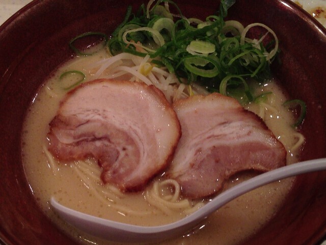 120114_屋台らーめんまるほ_屋台白湯らーめん700円.jpg