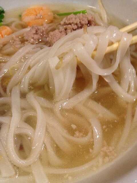 130821_タイ食堂みうら屋_タイラーメン麺アップ.jpg