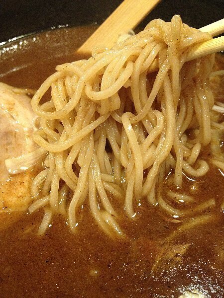 130906_六兵衛_らーめん_麺アップ.jpg