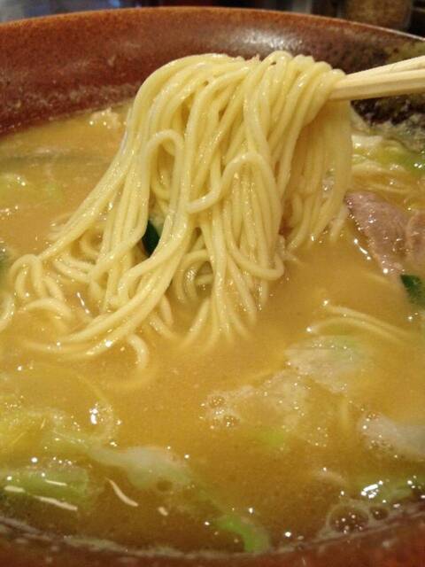 131110_ラーメンたろう 加古川店_にんにくらぁめん_麺アップ.jpg