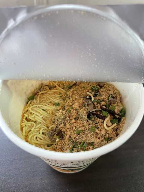 20220427_ローソンとんこつラーメン2.JPEG