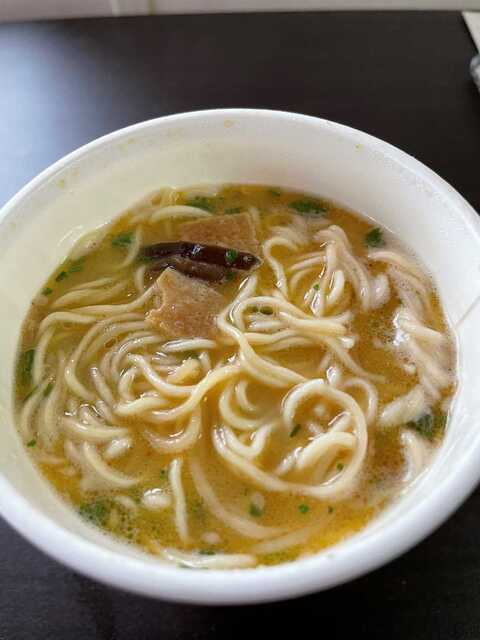 20220427_ローソンとんこつラーメン3.JPEG