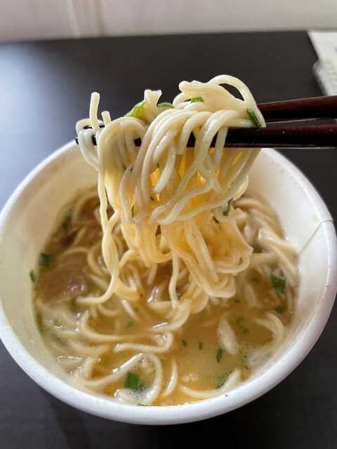 20220427_ローソンとんこつラーメン4.JPEG