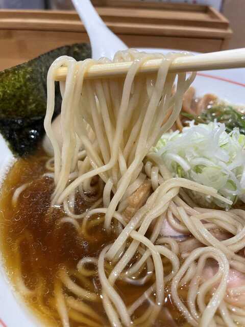 20220625_麺屋えぐち_味玉中華そば麺大盛り_麺リフト.JPEG