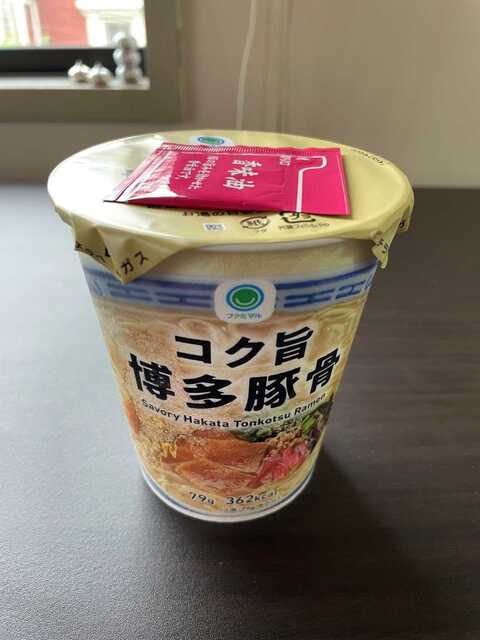 20220712_ファミマコク旨博多豚骨1.jpeg