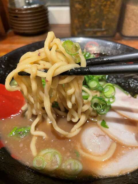 20221022_奈良がむしゃら_純とんこつラーメン麺リフト.JPG