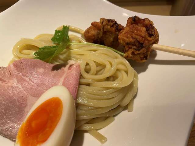 20221122_鶏スタイル林_鶏の味噌つけ麺_麺アップ.JPG