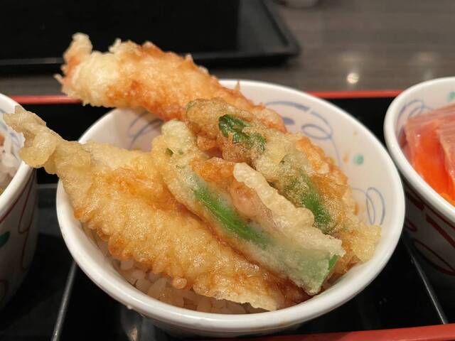 20221220_築地 飛賀屋_海老とキスの天丼.jpg