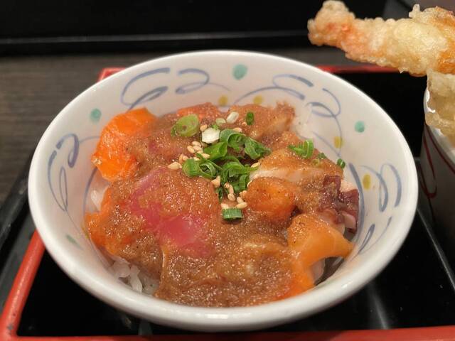 20221220_築地 飛賀屋_海鮮ゴマだれ.jpg
