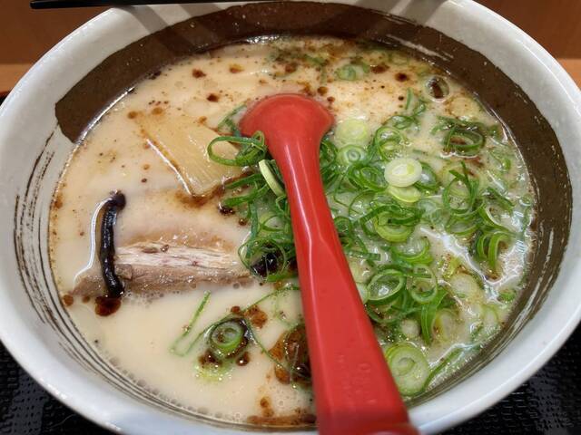 20221221_上六庵_豚骨ラーメン.jpg
