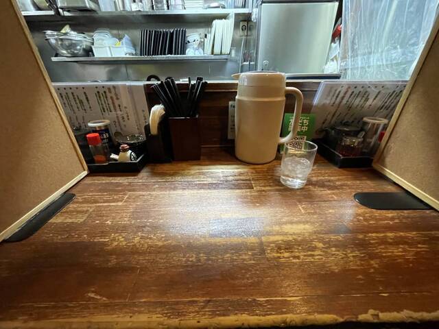 20221228_麺乃屋_カウンター席.jpg