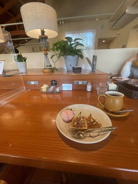 20221231_オランダ屋富雄店_カウンター席.jpg