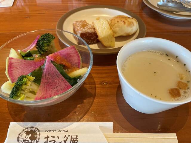 20221231_オランダ屋富雄店_スープサラダパン.jpg