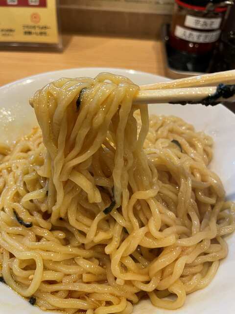 20230413_油そば松風富雄店_半熟玉子入り油そば_麺リフト.jpg