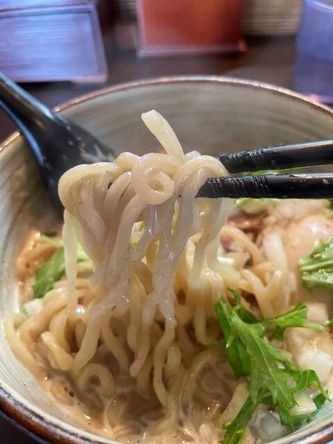 20230505_と市_味玉ラーメン麺リフト.jpg