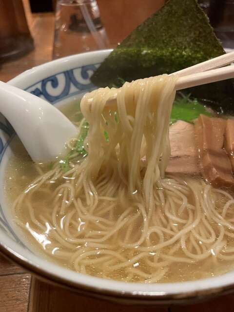 20230713_はなやま_鯛だし塩そば_麺リフト.jpg