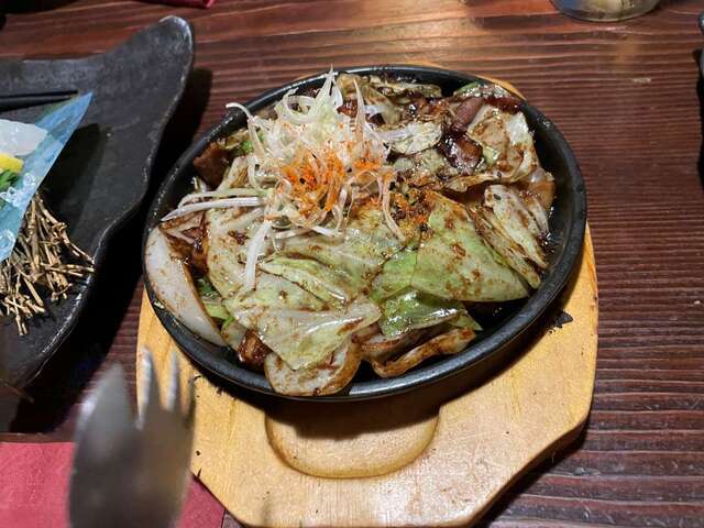 20230818_京の町_もつと野菜の鉄板焼.jpg