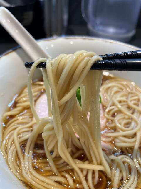 20231222_らぁ麺せんいち_醤油らぁ麺_麺リフト.jpg