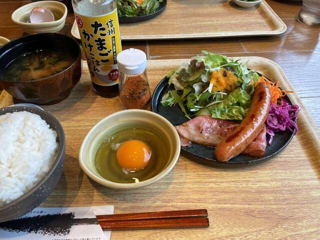 20240104_上高地あずさ珈琲学園前_卵かけご飯と軽井沢ソーセージ.jpg
