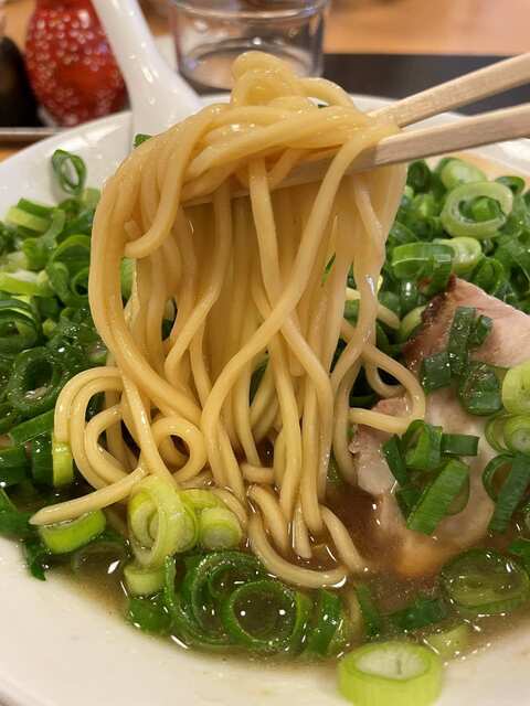 20240303_まるイ十二番丁店_ラーメン麺リフト.jpg