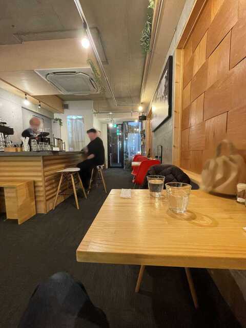 20240317_aka tombo coffee_内観.jpg