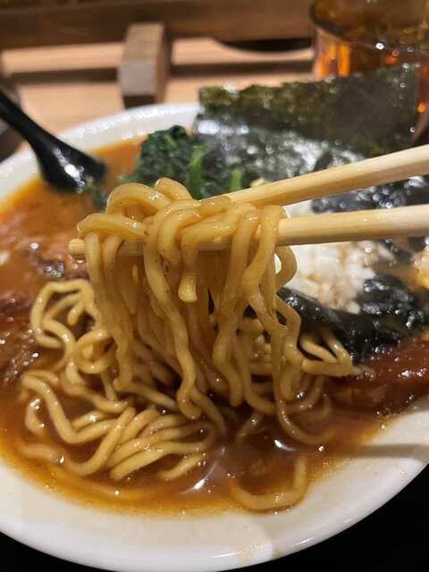 20240319_麺FactoryJAWS_焦がし醤油豚骨麺リフト.jpg