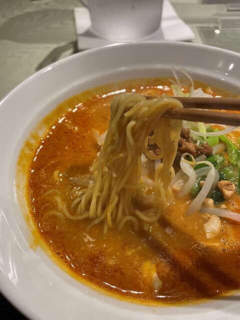 20240510_楽山_四川担々麺ランチ_麺リフト.jpg