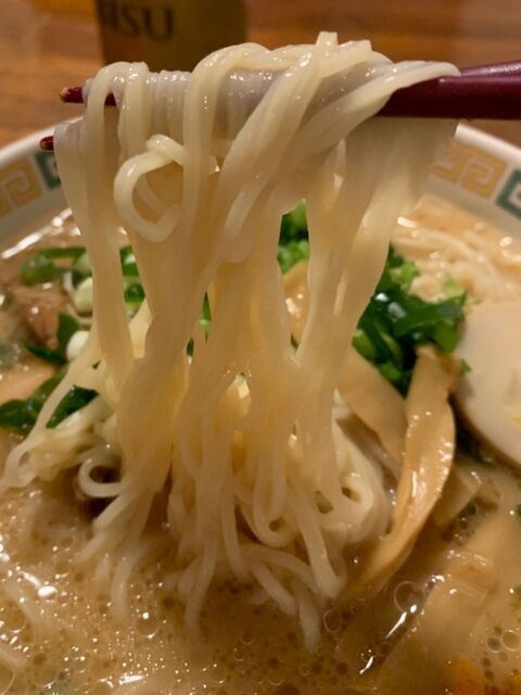 一幸舎ラーメン_麺アップ.jpg