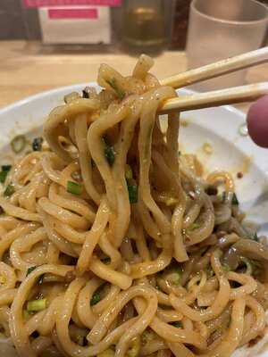 20240727_くるり_九条ネギ盛り台湾まぜそば_麺リフト.JPG