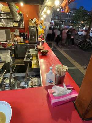 20240808_金龍ラーメン御堂筋店_カウンター.JPG