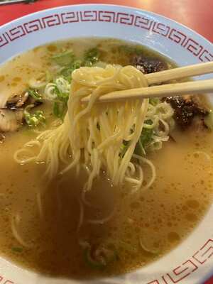 20240808_金龍ラーメン御堂筋店_ラーメン麺リフト.JPG