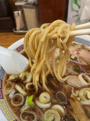 20241029_サバ6製麺所靭公園前店_サバ醤油そば_麺リフト.JPG