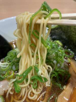 20241125_凡蔵屋アル・プラザ木津店_醤油らーめん_麺リフト.JPG