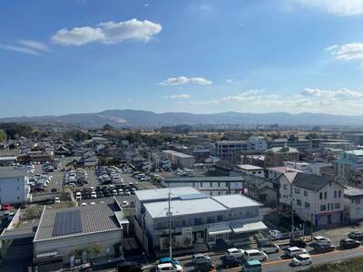 20250102_李朝園ならファミリー店_カウンター席からの景色.JPG